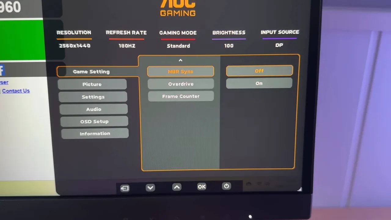 Menú del OSD del AOC Q27G4XF mostrando la opción MBR Sync junto a G-SYNC Compatible