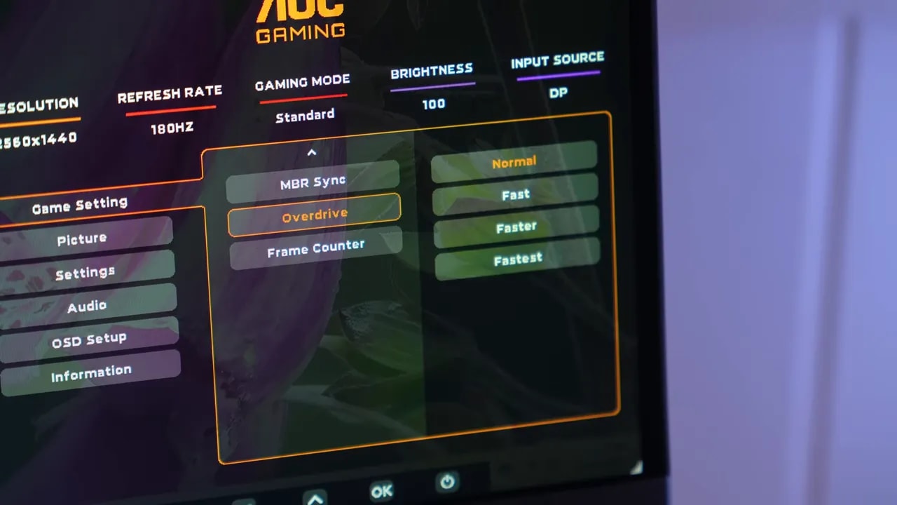 OSD del AOC Q27G4XF mostrando opciones de overdrive y MBR Sync (Normal, Fast, Faster, Fastest)
