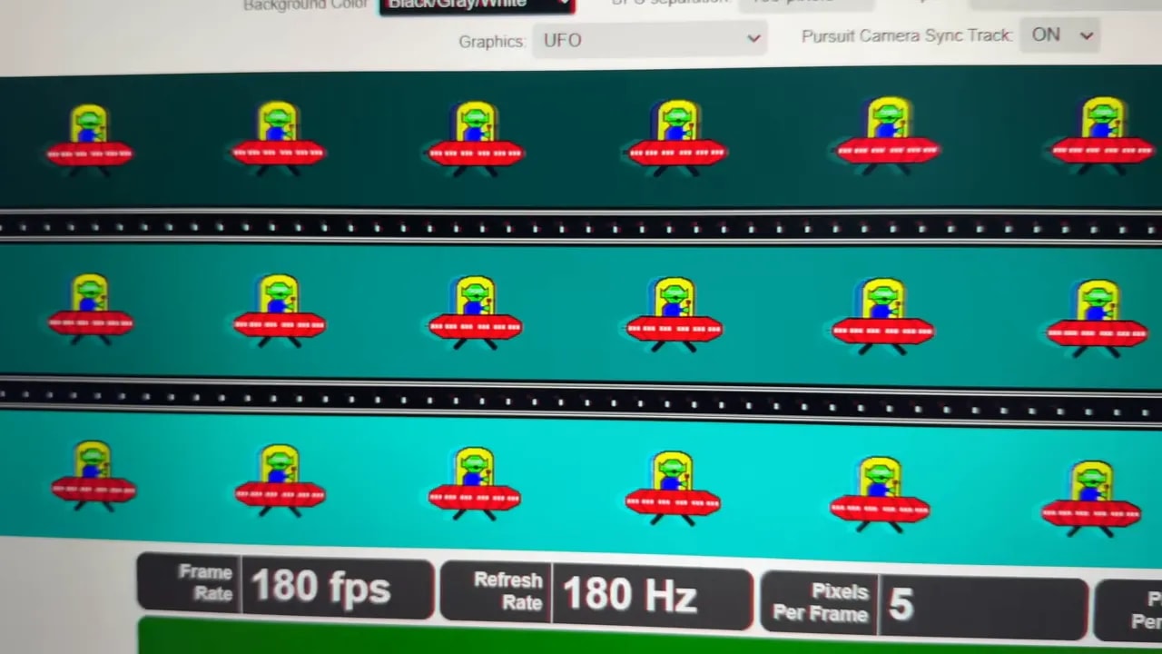Detalle del test UFO en AOC Q27G4XF a 180 Hz mostrando el efecto del modo Extreme