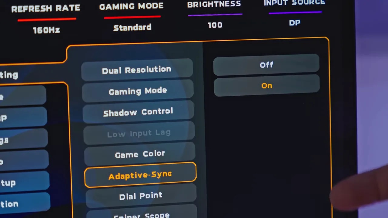 AOC U27G4R OSD mostrando Adaptive-Sync en estado On