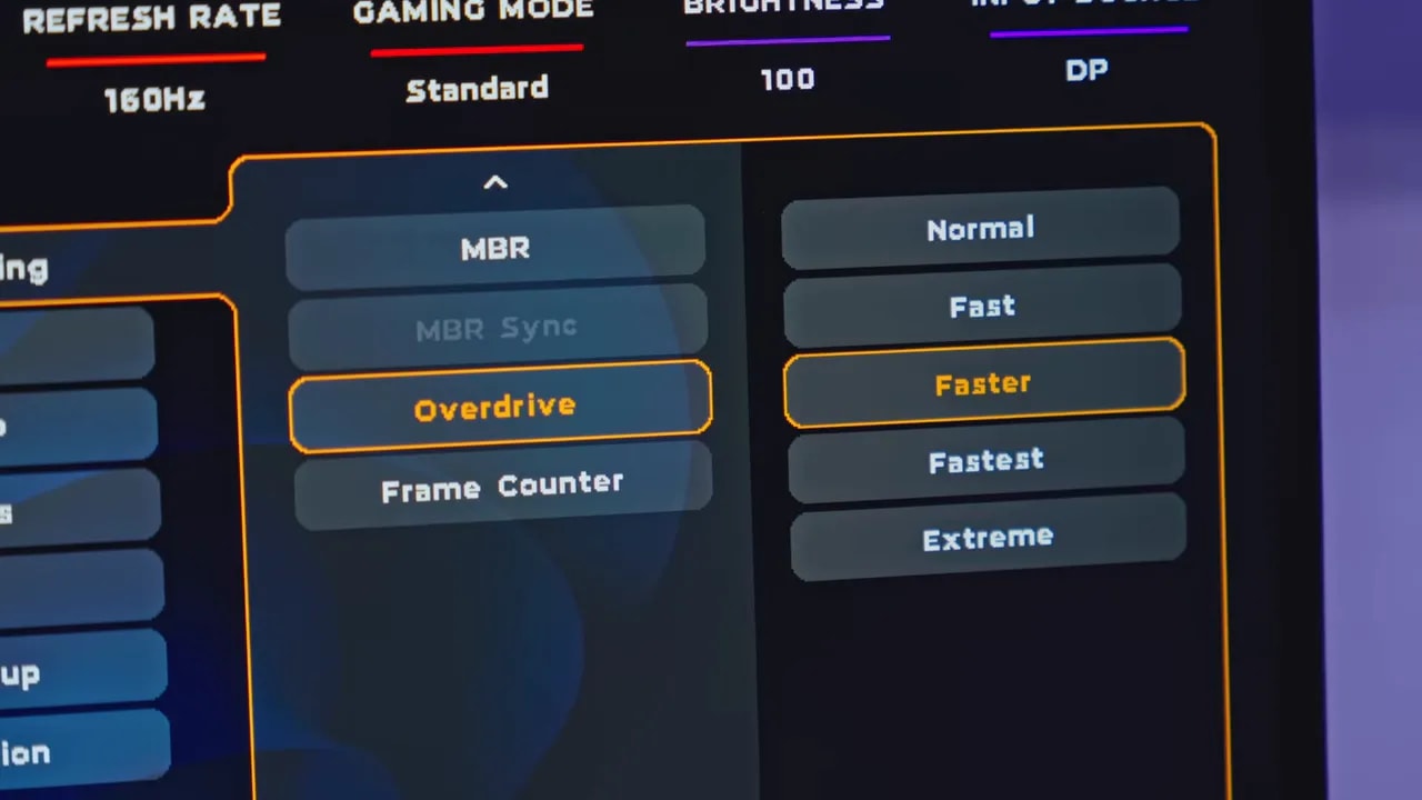 Menú OSD del AOC U27G4R mostrando opciones de overdrive y modos de respuesta