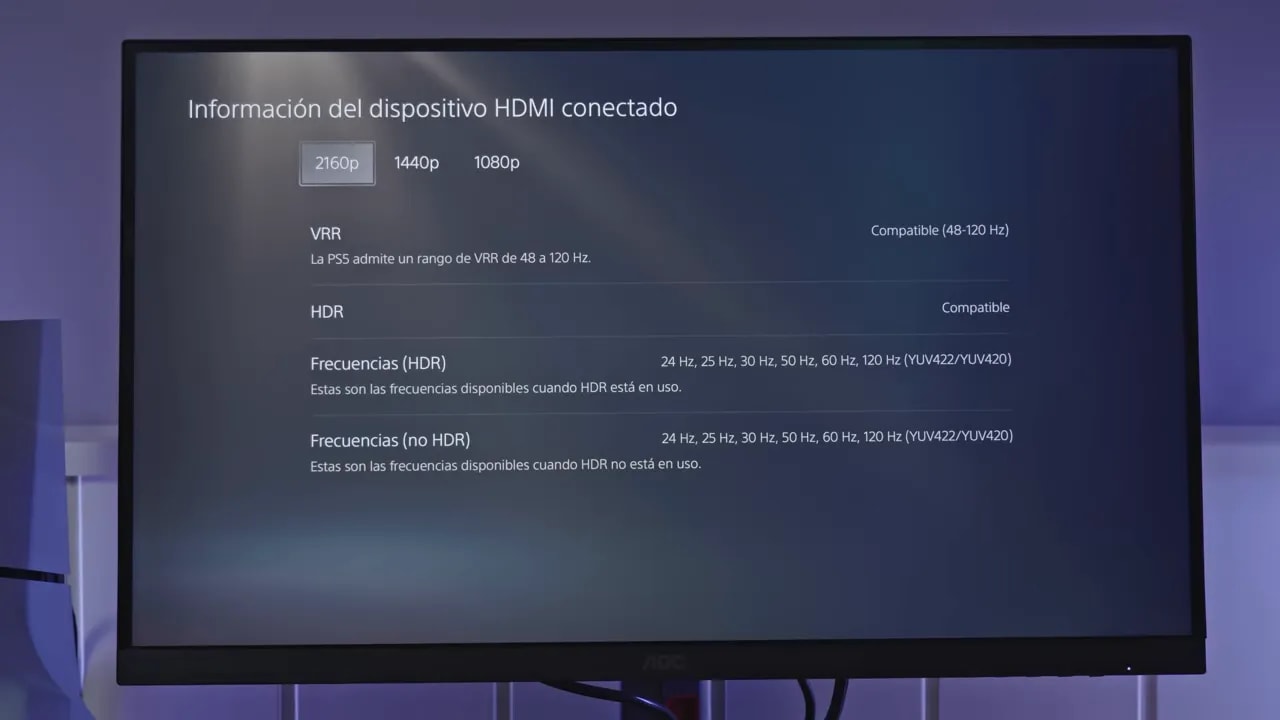 AOC U27G4R en PS5: menú Pantalla y vídeo con configuración HDR en automático