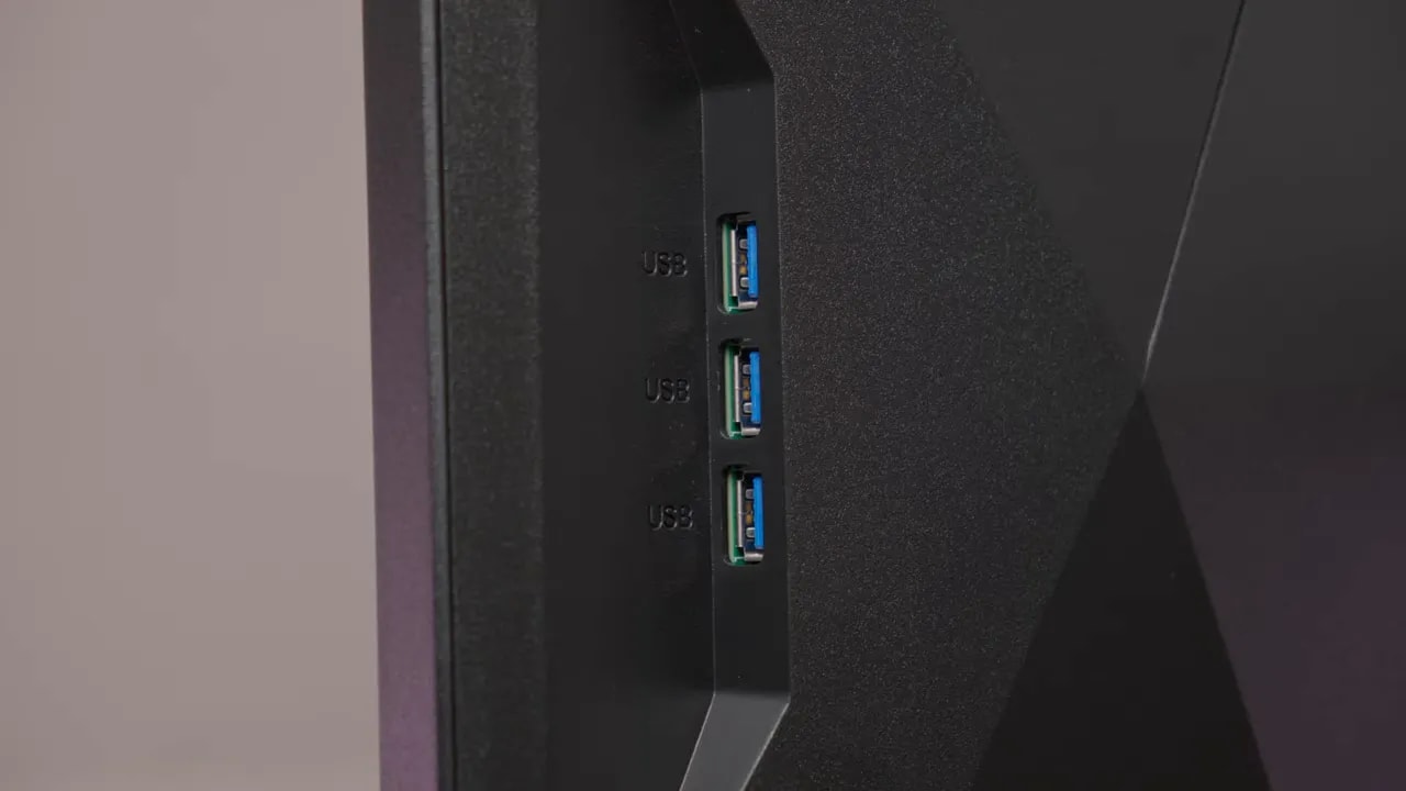 Puertos HDMI del monitor AOC U32G4U con etiquetas HDMI 1 y HDMI 2 en la zona posterior