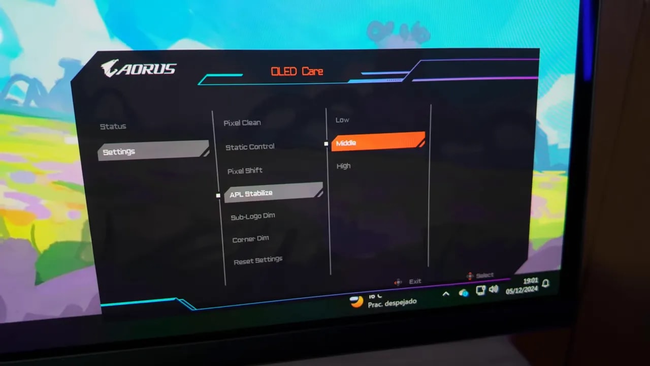 Selección del modo de brillo en OLED Care del AORUS FO32U2P: Low, Middle y High