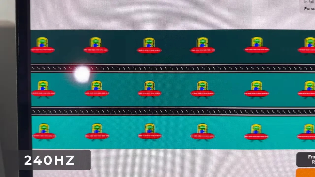 Test de tiempos de respuesta del AORUS FO32U2P a 240 Hz con transición de colores y elementos en pantalla