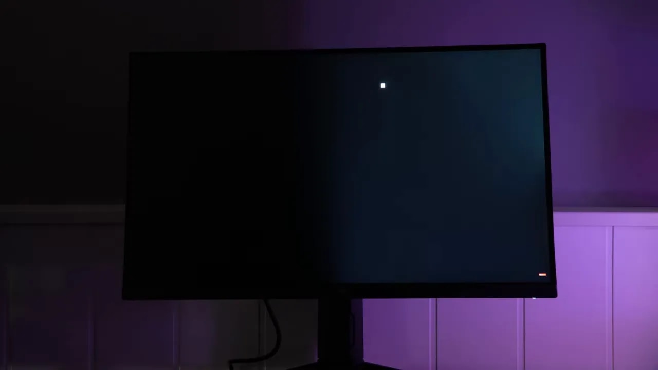 Pantalla del ASUS TUF VG27AQL5A en escena oscura mostrando el efecto del local dimming en HDR