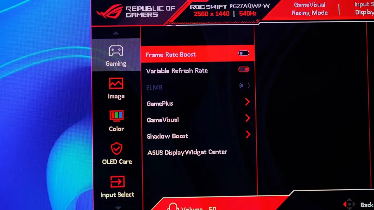 Pantalla de opciones del OSD indicando funciones desactivadas al activar ELMB/Frame Boost en el Asus ROG Swift PG27AQWP-W