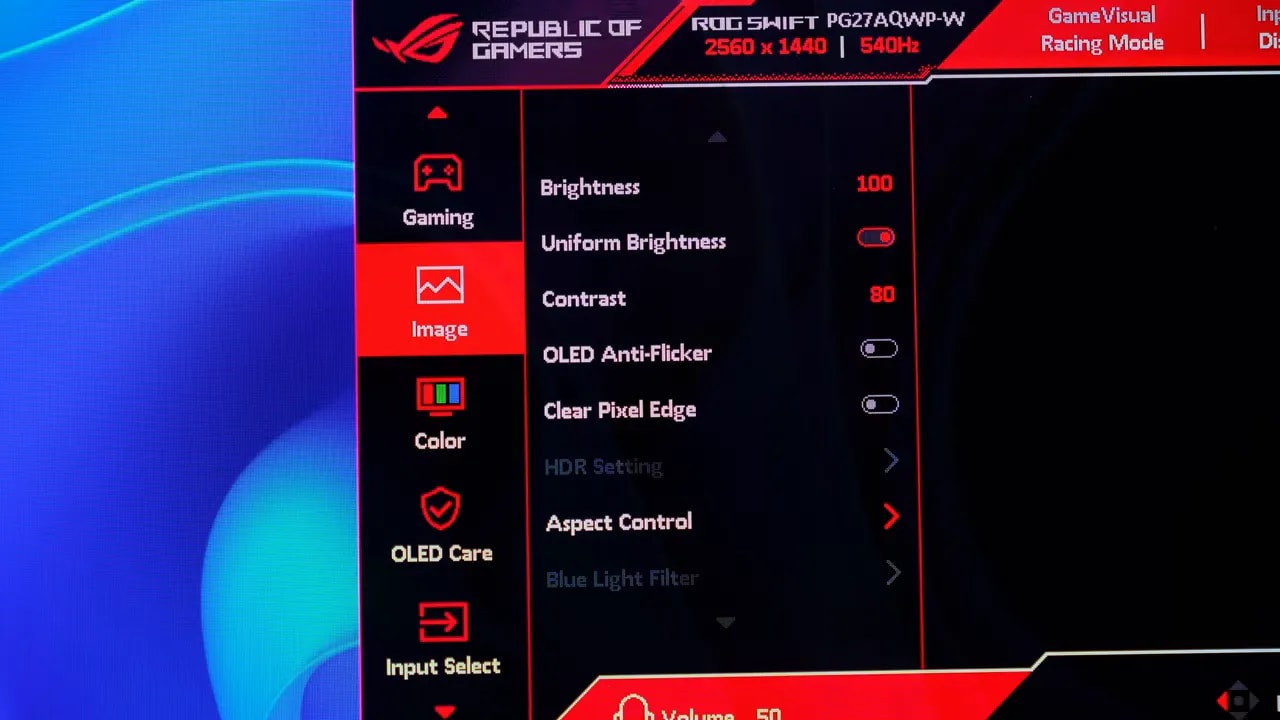 Menú OSD del Asus ROG Swift PG27AQWP-W en GameVisual Racing Mode mostrando opciones de brillo, contraste y OLED Anti-Flicker