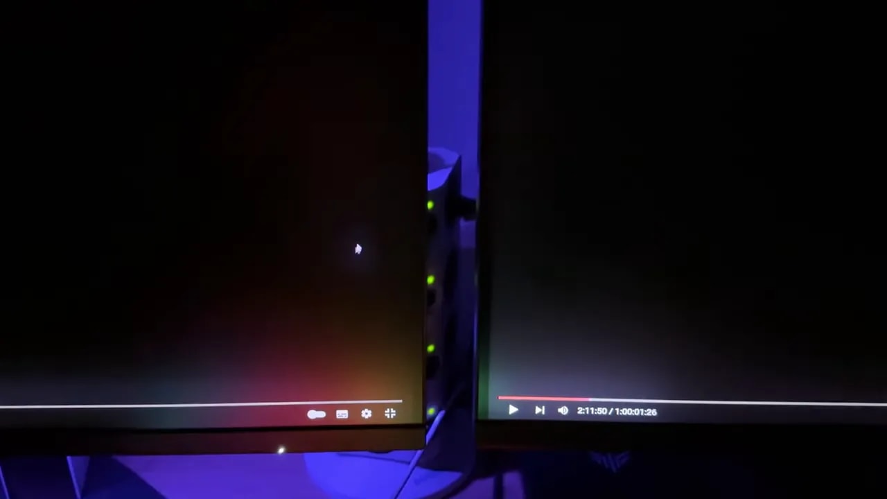 Captura de blooming en un monitor Mini LED con fondo oscuro durante la comparación
