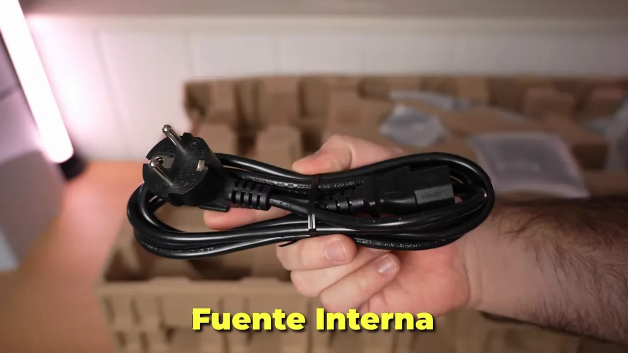 Cable de alimentación y fuente interna del Asus ROG Swift PG27AQWP-W