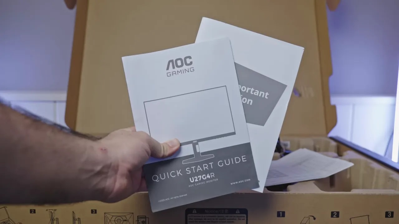 Cable HDMI 2.1 certificado ULTRA en la caja del monitor AOC U27G4R