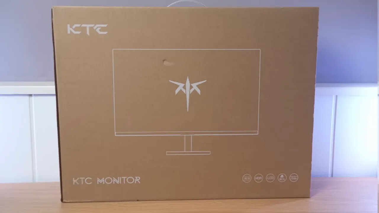 Caja del monitor KTC H25X7 con el logotipo y el diseño del producto