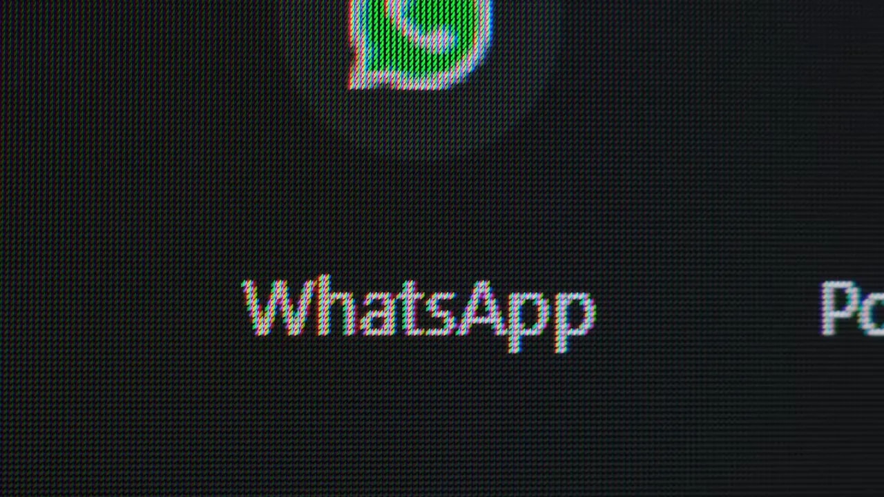 Diagrama comparando el layout de subpíxeles QD-OLED de generaciones anteriores frente a la quinta
