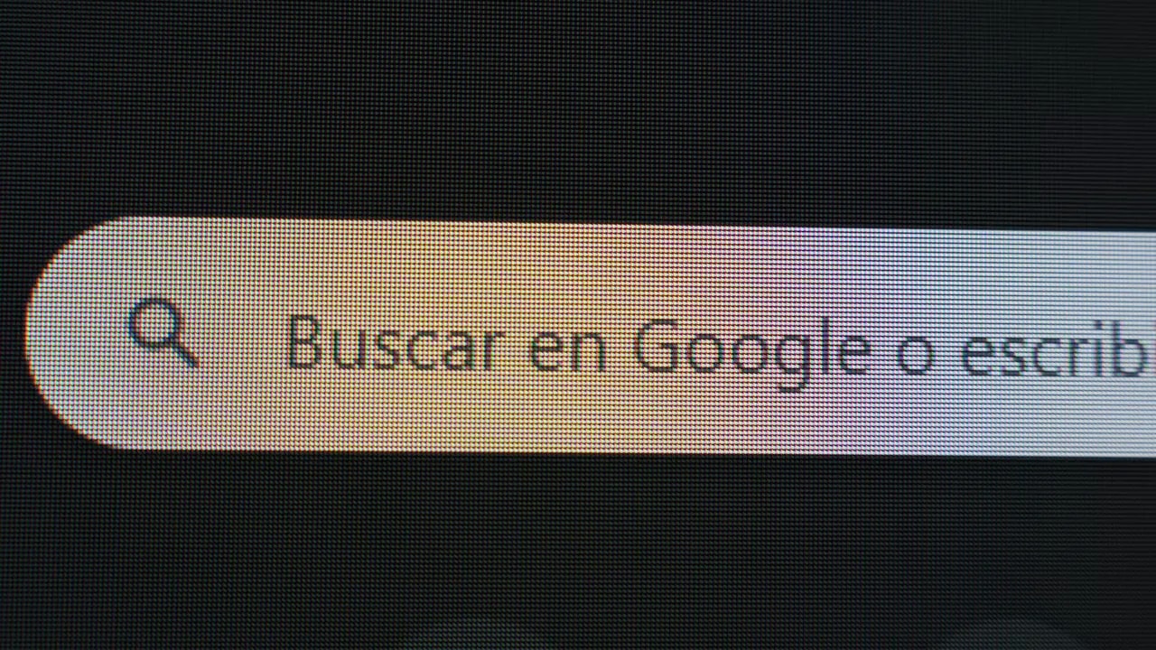 Diagrama comparando el layout de subpíxeles QD-OLED de generaciones anteriores frente a la quinta