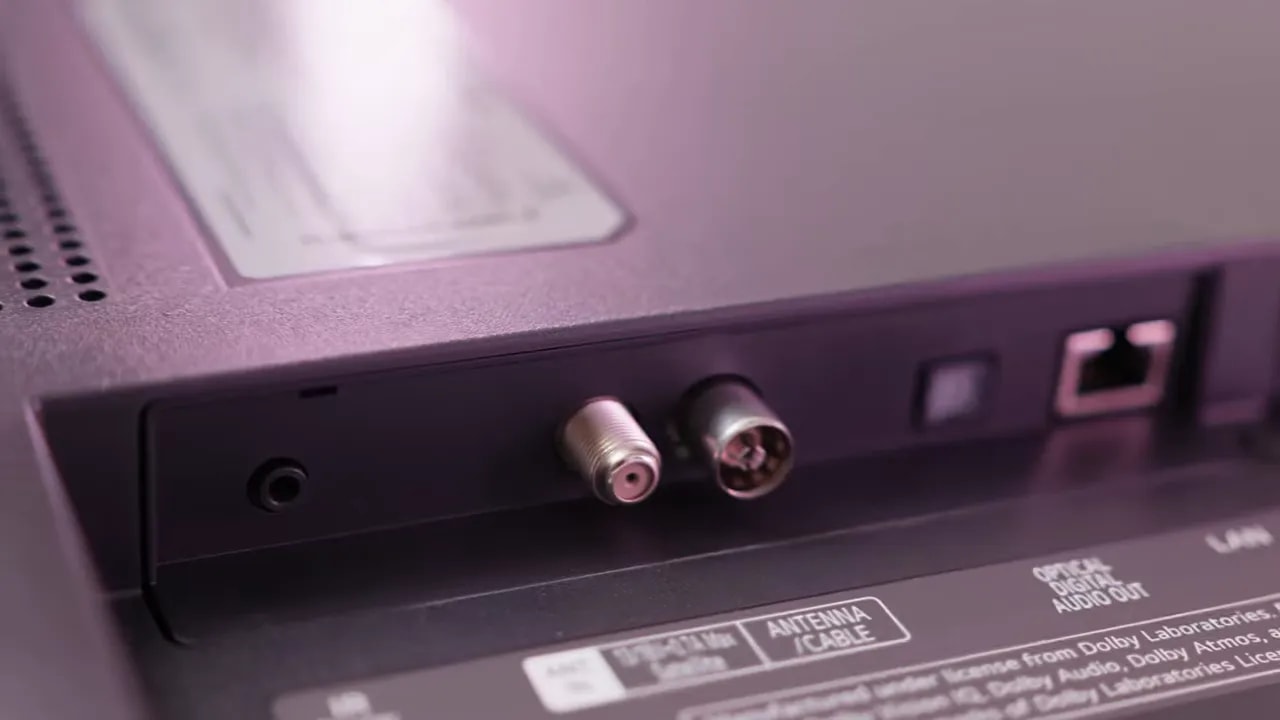 Conexiones traseras de la LG C5 OLED 42 mostrando puertos HDMI 2.1, eARC y opciones como HDMI ARC