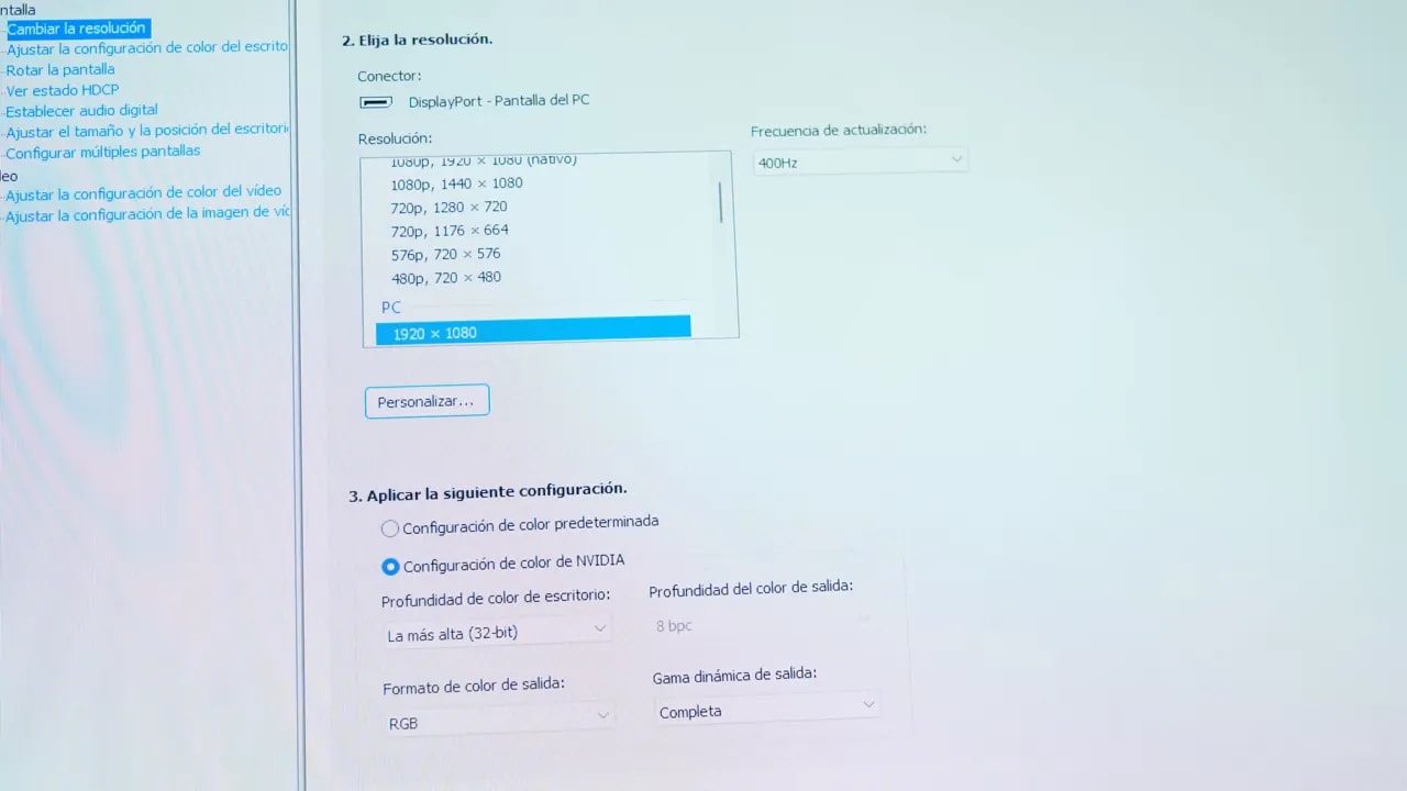 Pantalla de configuración de NVIDIA/Windows con resolución y frecuencia de actualización en 400 Hz