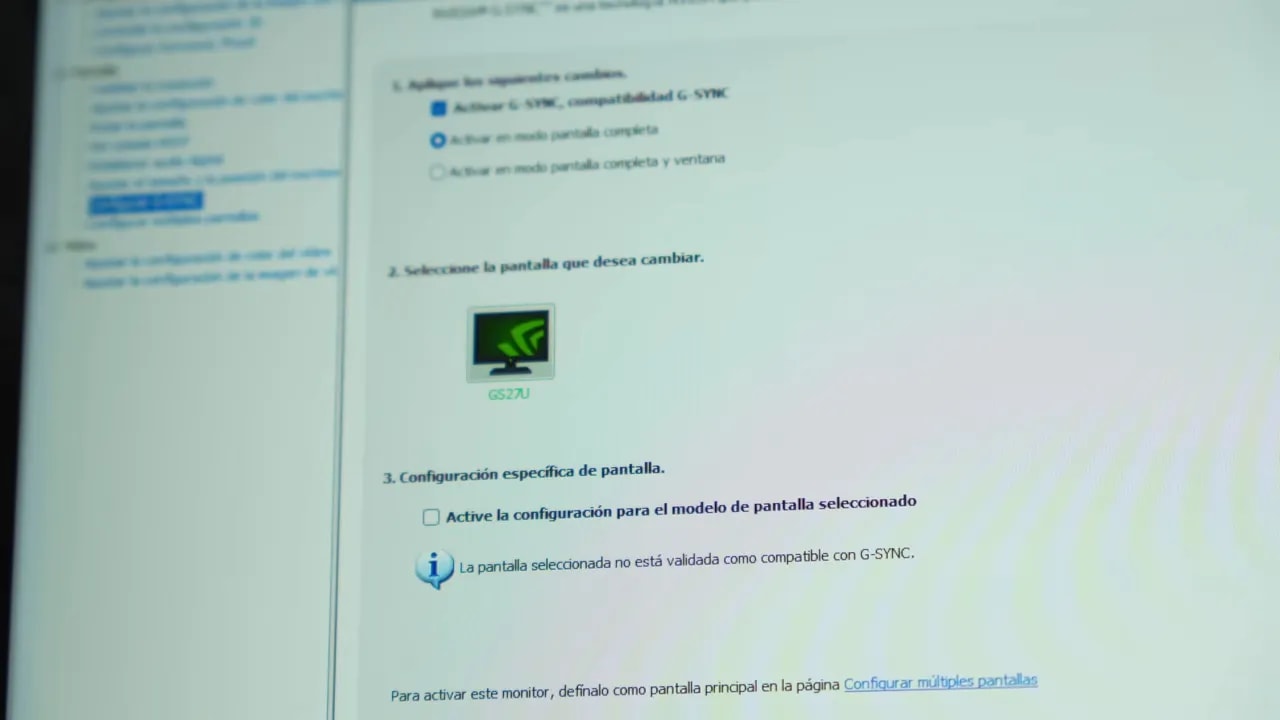 Pantalla de configuración en PC mostrando opciones de G-SYNC y compatibilidad VRR en el Gigabyte GS27U