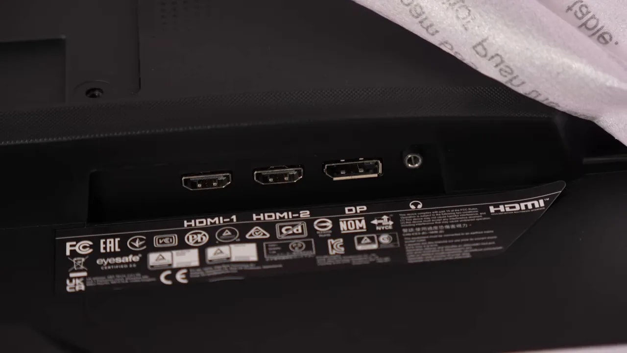 Detalle de puertos del Gigabyte G25F2 con HDMI-1, HDMI-2, DisplayPort y salida de auriculares