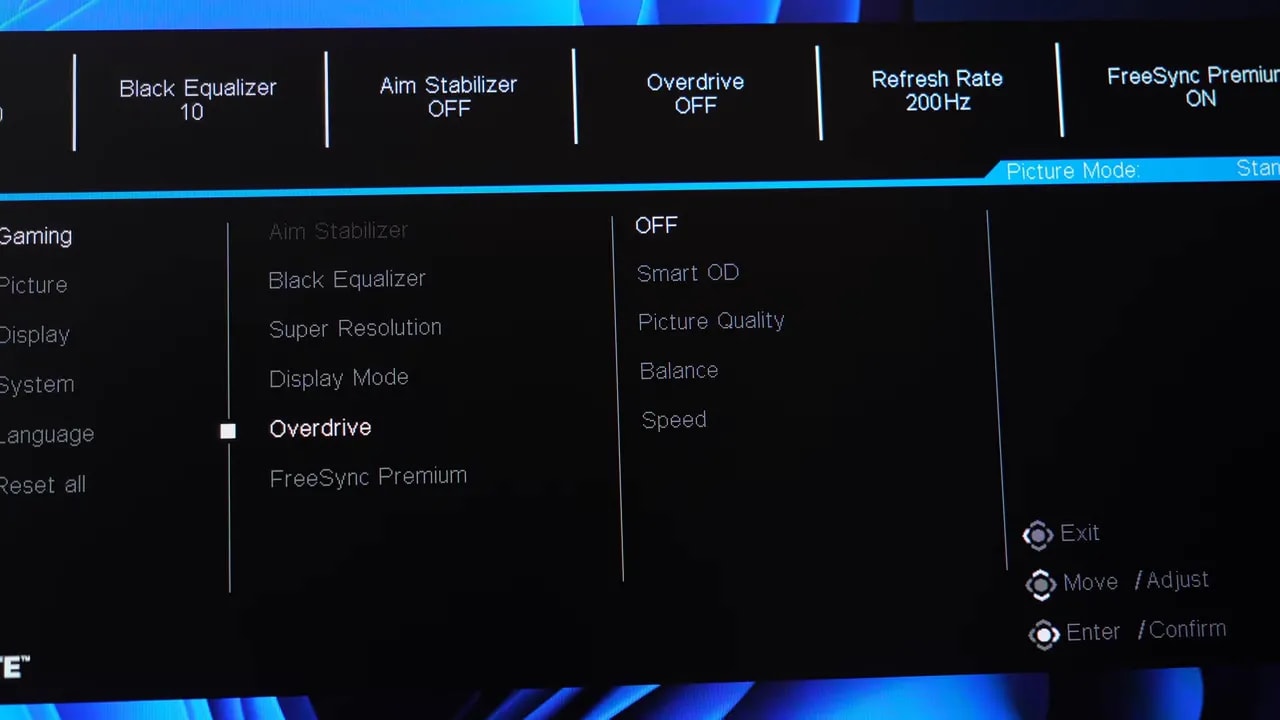 OSD del Gigabyte G25F2 con opciones de Overdrive, Refresh Rate 200 Hz y FreeSync Premium