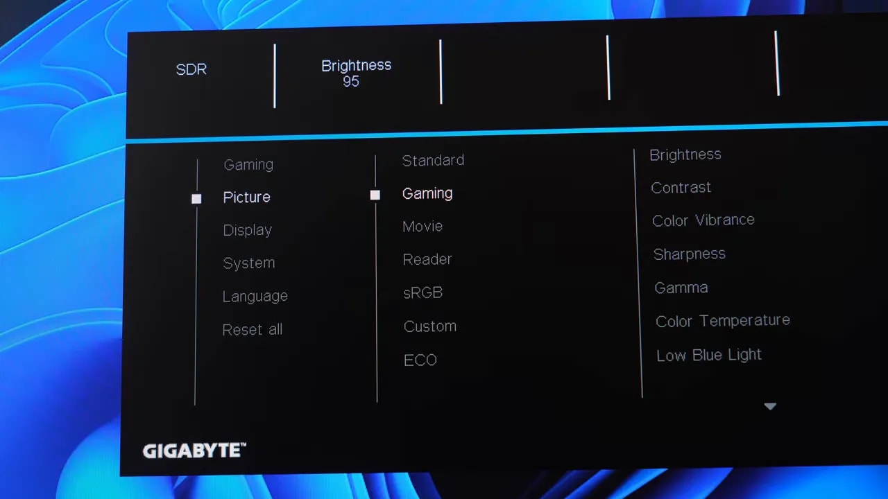 OSD del Gigabyte G25F2 mostrando presets de modo de imagen y ajustes de color en pantalla