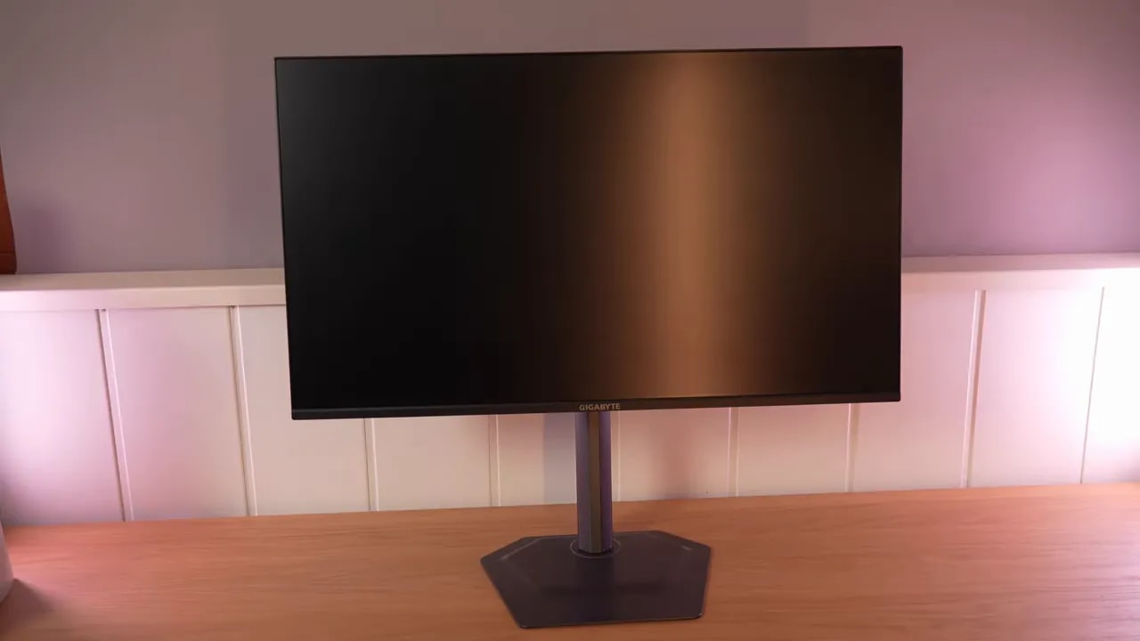 Monitor gaming Gigabyte G25F2 con pantalla apagada y acabado mate para reducir reflejos