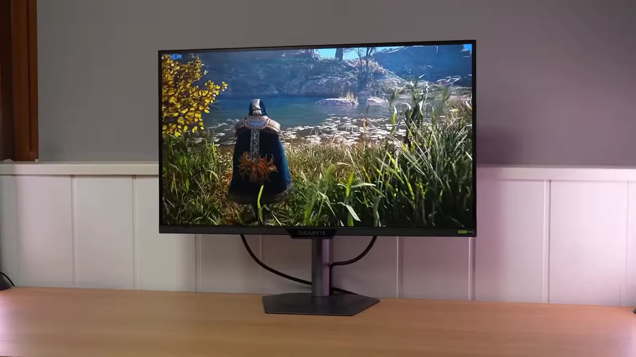 Gigabyte G27Q2 mostrando una escena con vegetación y luz natural