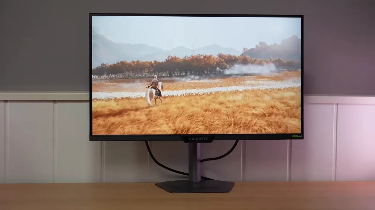 Monitor Gigabyte G27Q2 en funcionamiento mostrando imagen en pantalla