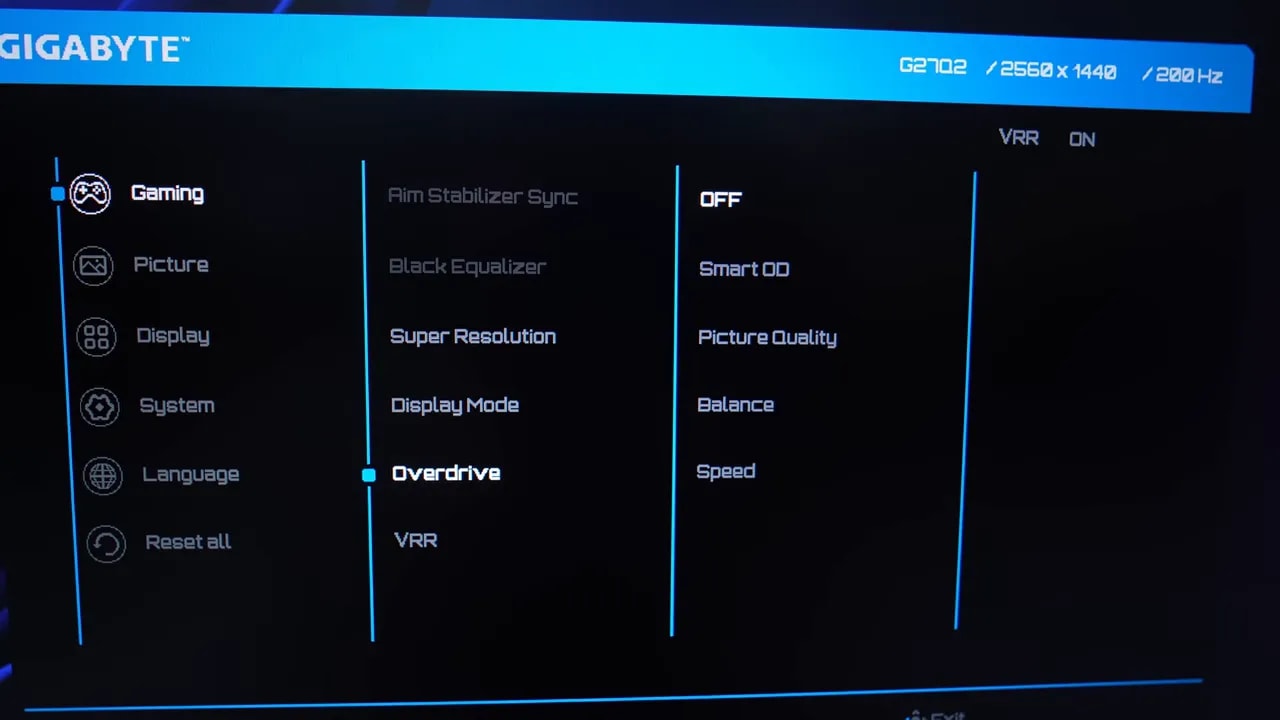Menú OSD completo del Gigabyte G27Q2 con la sección Overdrive y selección de modos