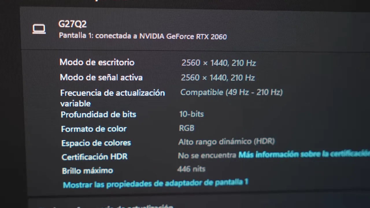 Pantalla de propiedades del Gigabyte G27Q2 con 210 Hz y 2560x1440