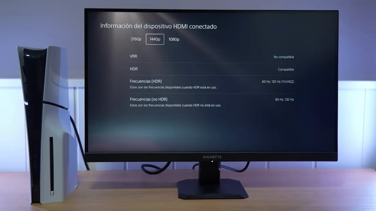 Pantalla del monitor Gigabyte GS27QA mostrando información de señal HDMI compatible con HDR y VRR no compatible