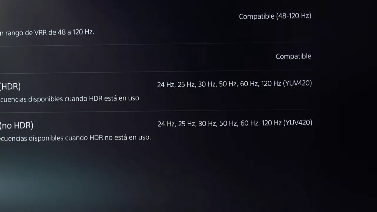 Detalle de compatibilidad HDMI con PS5 en el monitor Gigabyte MO27Q28G: frecuencias disponibles con HDR y sin HDR