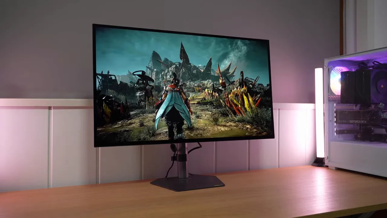 Gigabyte MO27Q28G con escena de juego oscura mostrando alto contraste