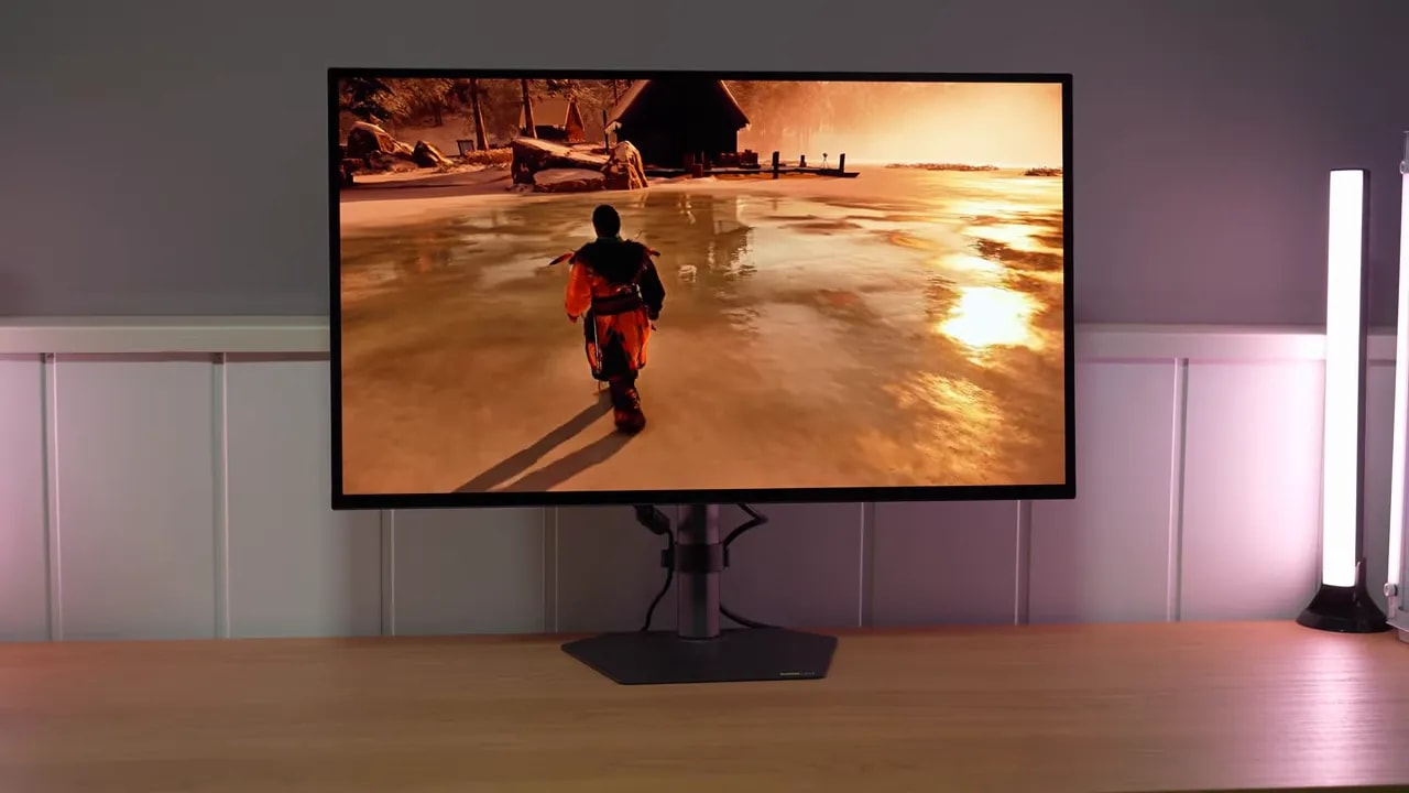 Gigabyte MO27Q28G mostrando gameplay con reflejos y altas luces