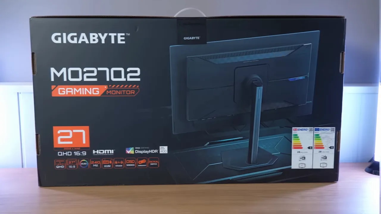 Cable HDMI 2.1 incluido en la caja del Gigabyte QD OLED MO27Q2
