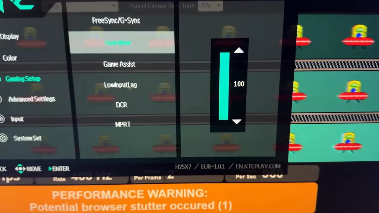 Prueba de claridad en movimiento del KTC H25X7 durante el ajuste de overdrive a 400 Hz