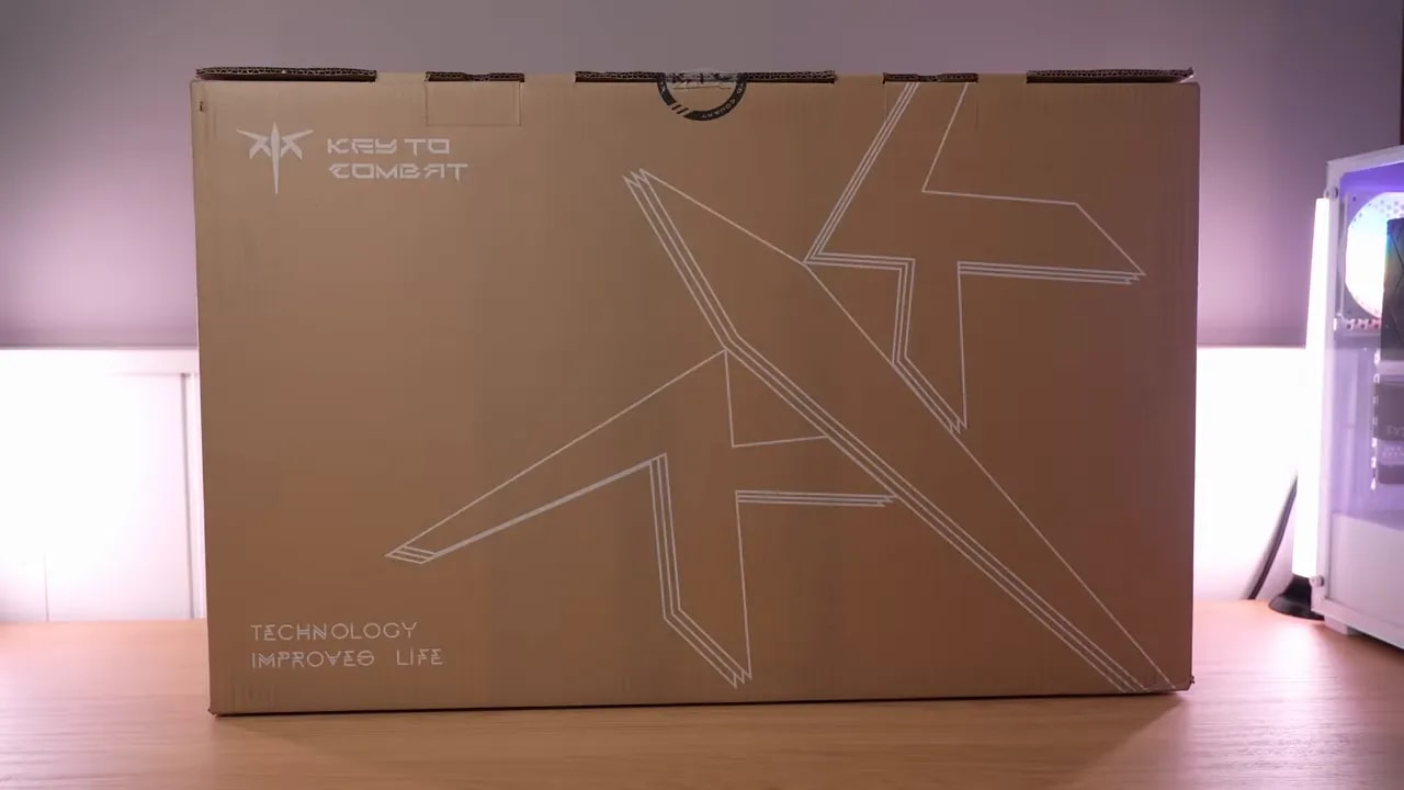 Caja del monitor KTC con la marca y mensajes de tecnología en el embalaje