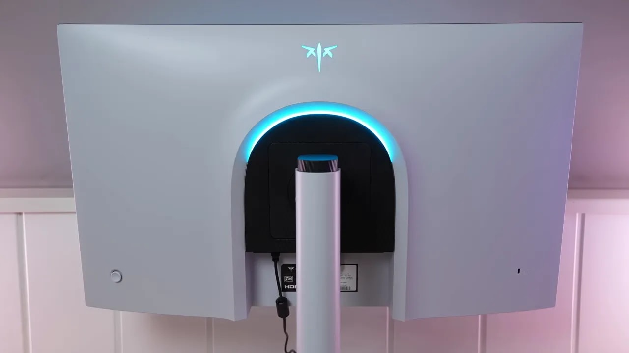 Monitor KTC H27E6 con aro RGB iluminado y peana en primer plano
