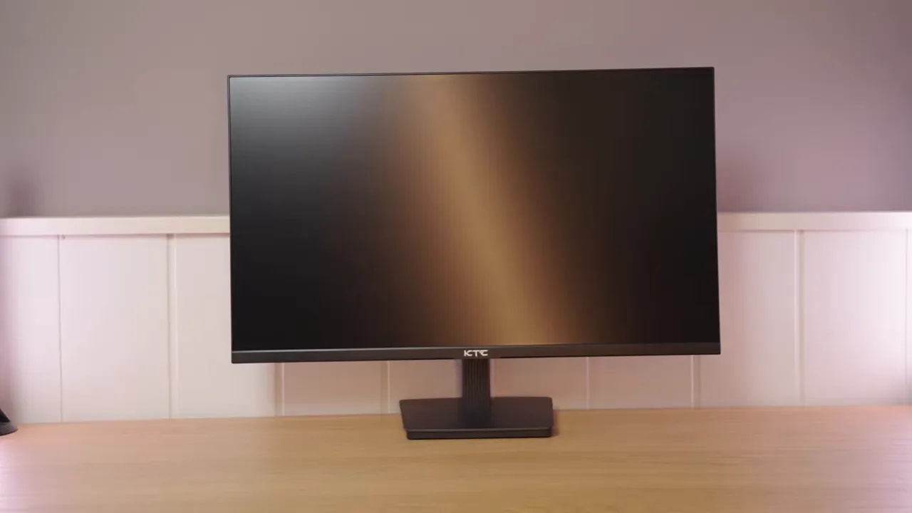 Pantalla del KTC H27T27 con acabado mate agresivo y reflejos suavizados