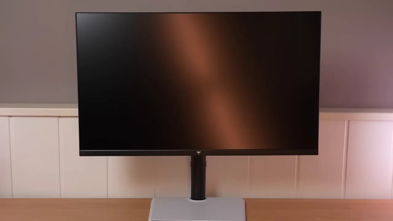Monitor KTC H27T27 acabado mate con reflejo visible en el panel