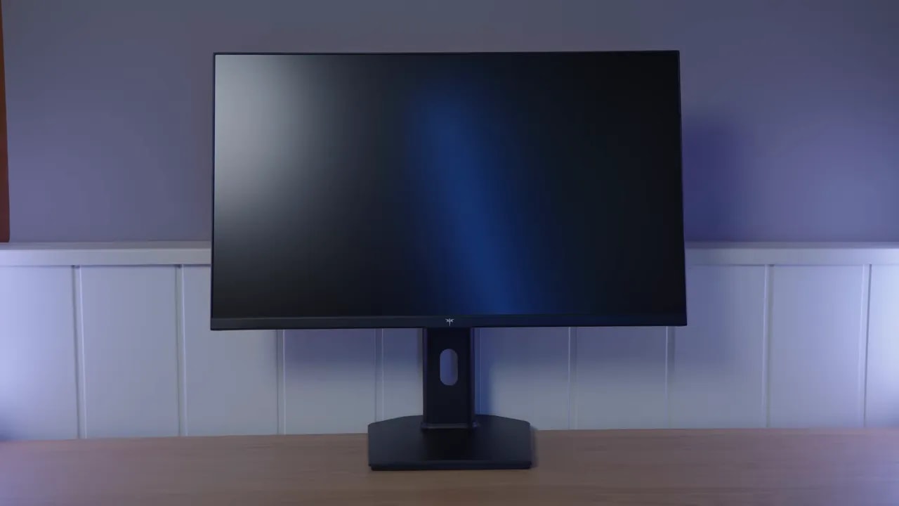 Monitor KTC H27T7 encendido mostrando el panel con acabado mate