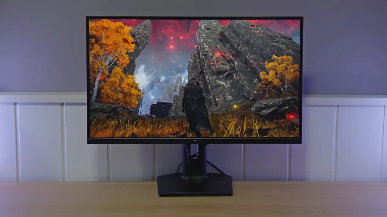 Monitor KTC H27T7 encendido mostrando una escena de juego durante el análisis