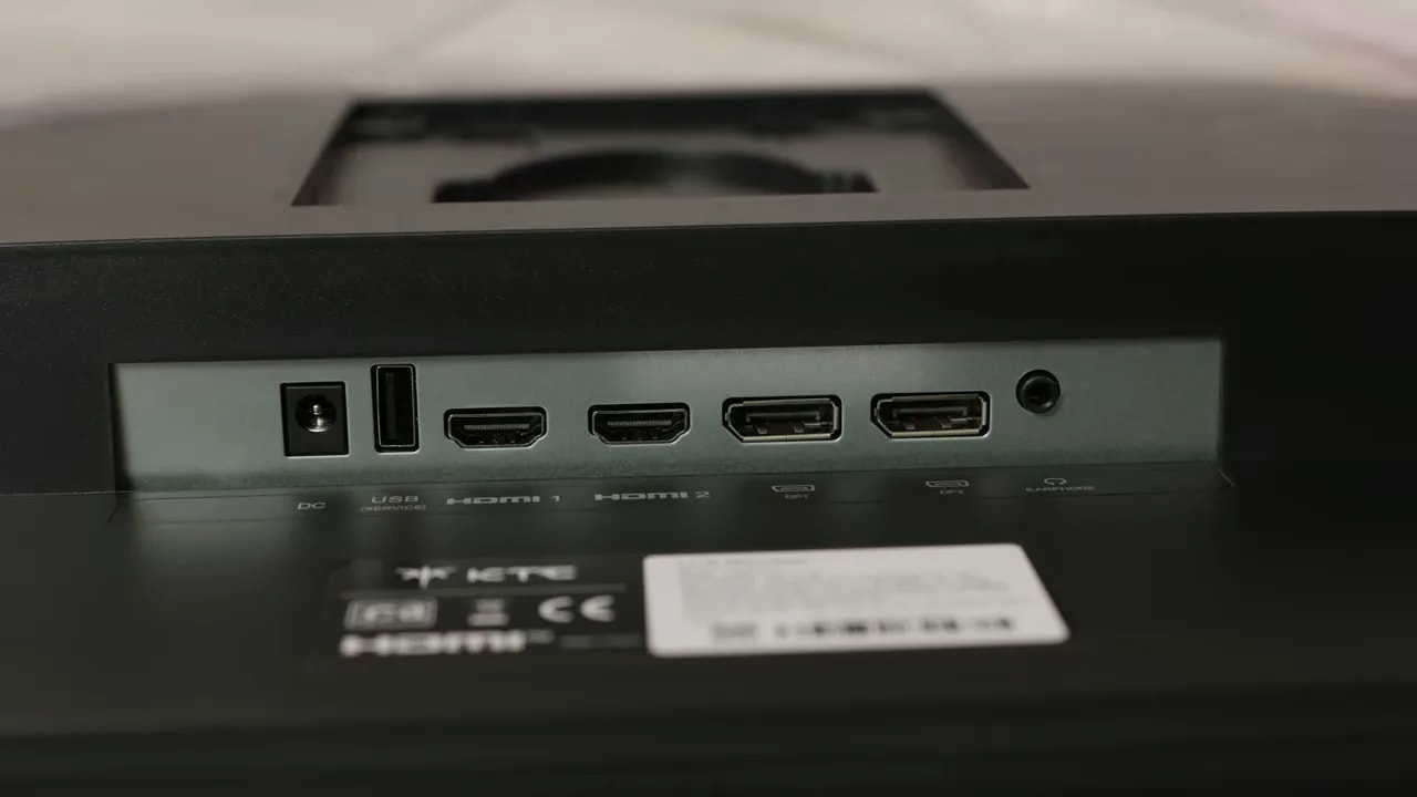 Conexiones traseras del monitor KTC H27T7P-2 con puertos HDMI, DisplayPort y jack de 3,5 mm