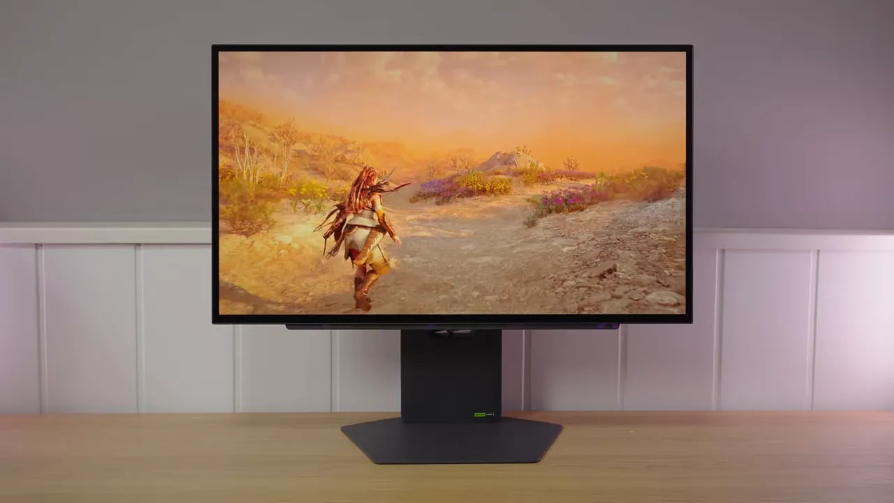 Monitor OLED LG 27GX790A con una escena de juego en pantalla sobre mesa