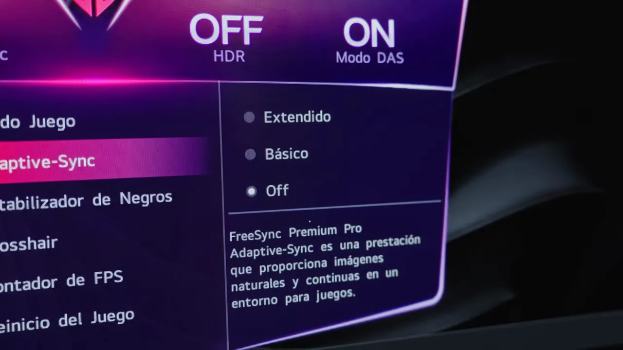 Pantalla de ajustes del LG 27GX790A con VRR y advertencia sobre parpadeo, mostrando opciones Básico, Extendido y Off