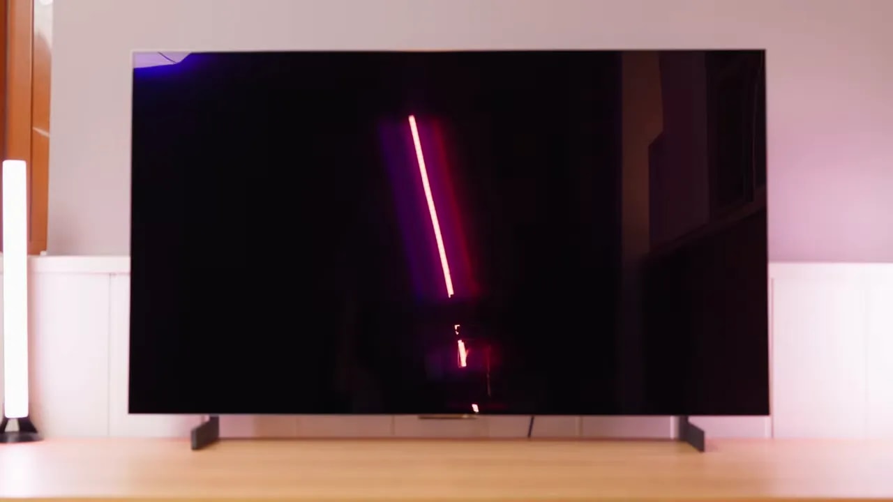 LG C5 OLED 42 reflejos más marcados por iluminación ambiental en acabado glossy