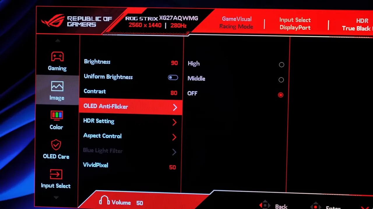 Pantalla de ajustes del Asus ROG XG27AQWMG con brillo y OLED Anti-Flicker