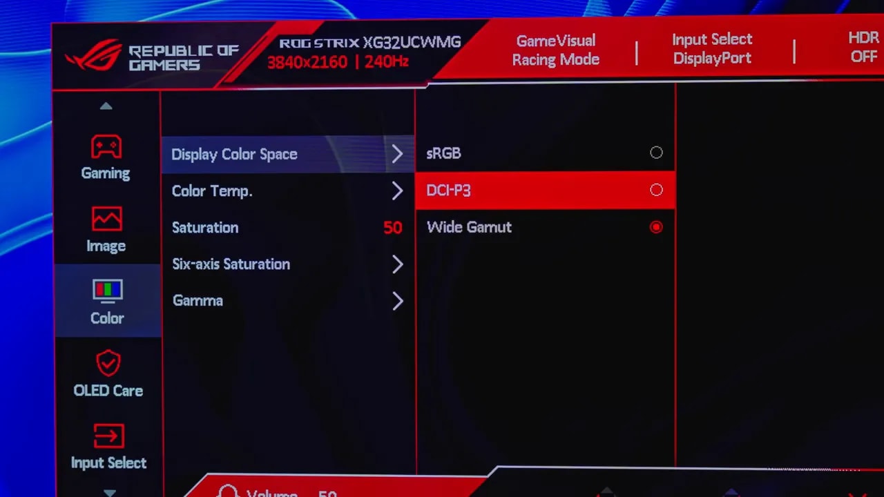 Menú del monitor ASUS ROG XG32UCWMG con selección de espacio de color sRGB, DCI-P3 y Wide Gamut