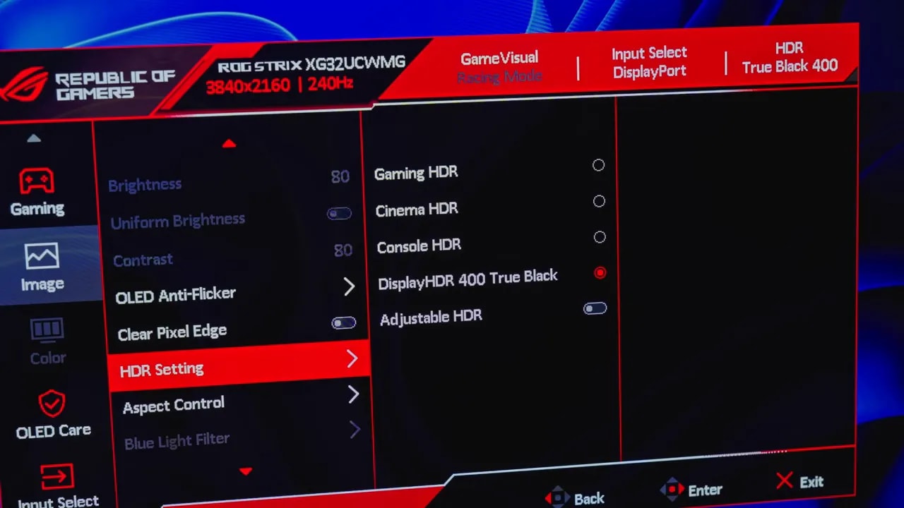 Menú OSD del ASUS ROG XG32UCWMG con opciones HDR y True Black 400