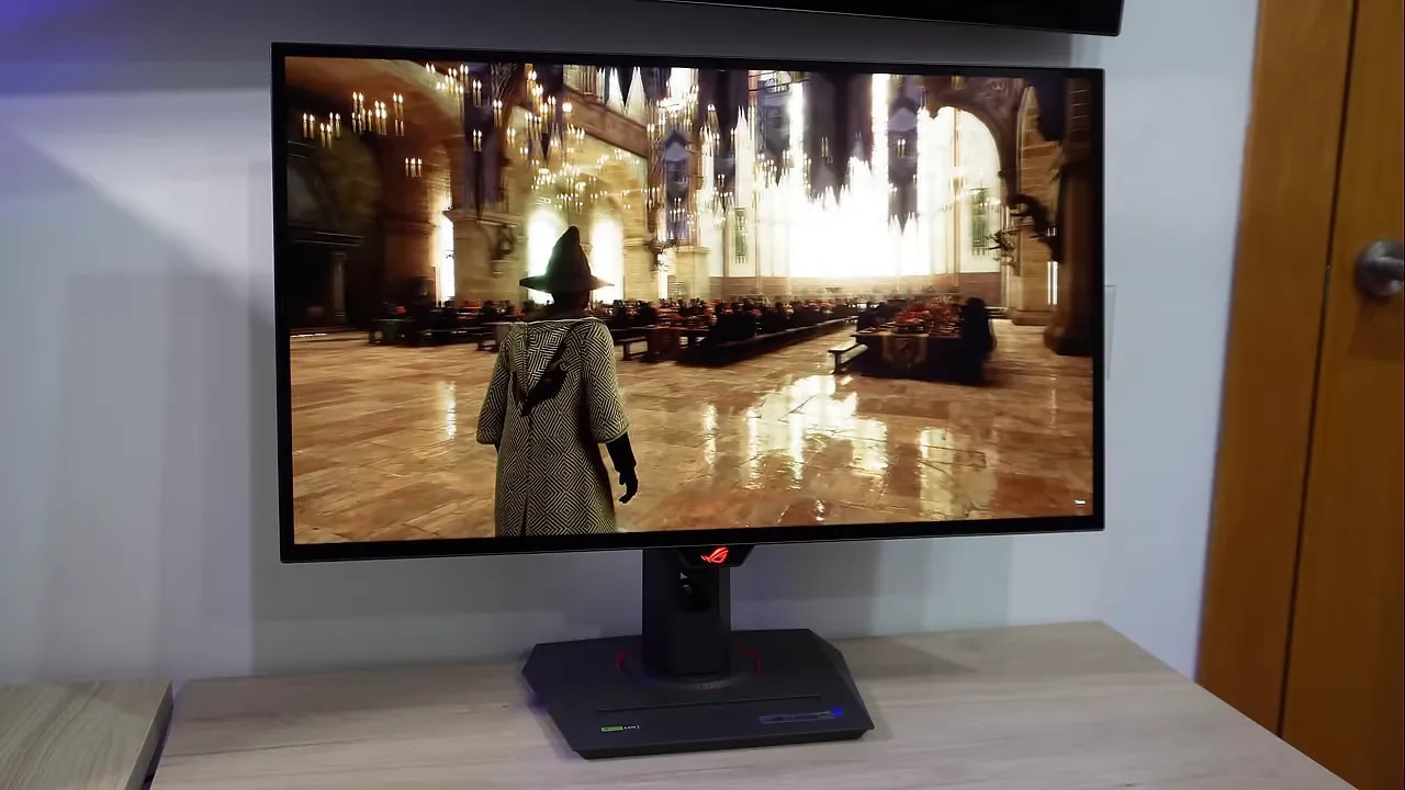 Monitor ASUS ROG OLED mostrando una escena luminosa en un entorno interior