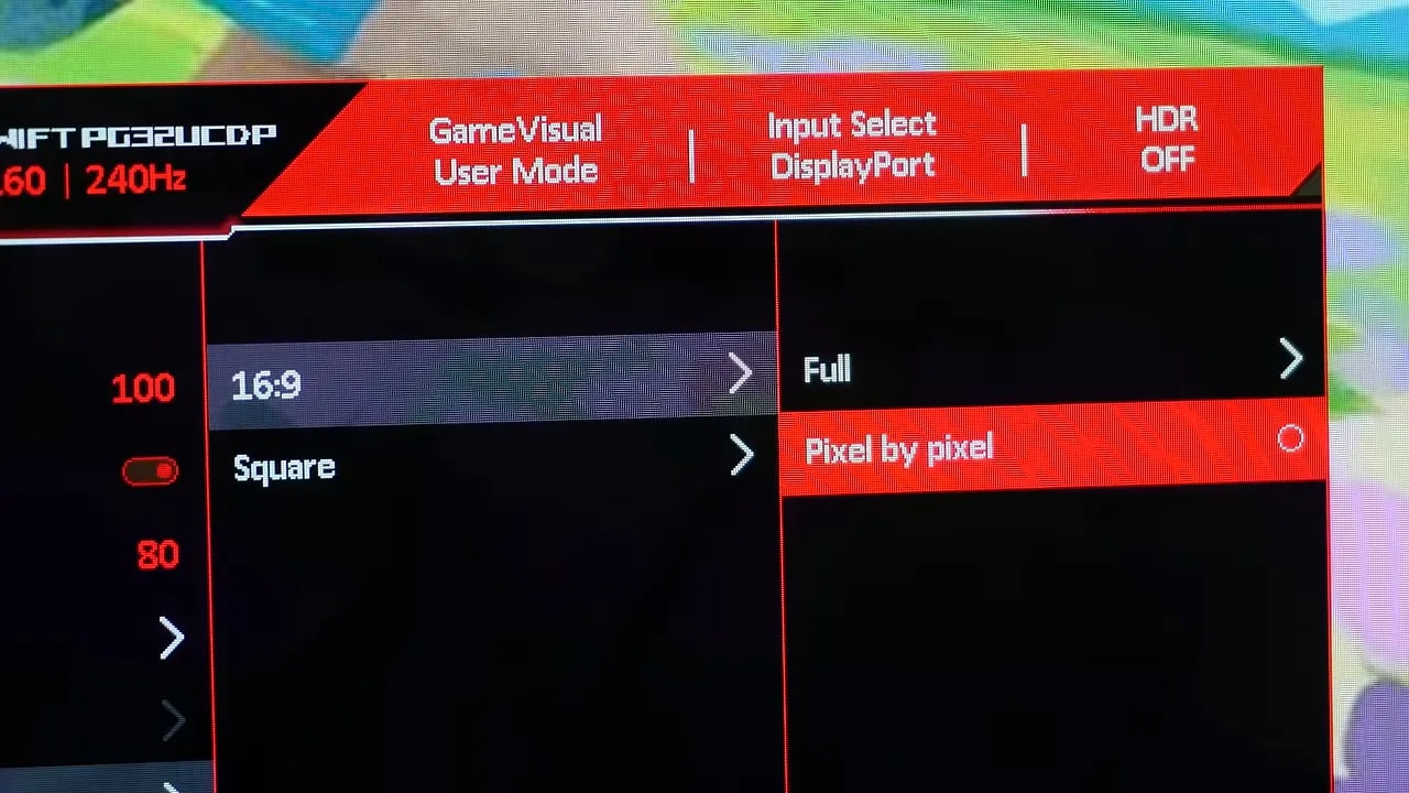 Pantalla del monitor mostrando Google en el navegador
